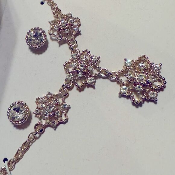 New Charter Club Gold-Tone Crystal Flower Lariat Necklace & Stud Earrings Set - Picture 3 of 5